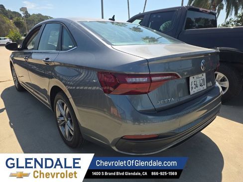Used 2024 Volkswagen Jetta SE FWD image 3