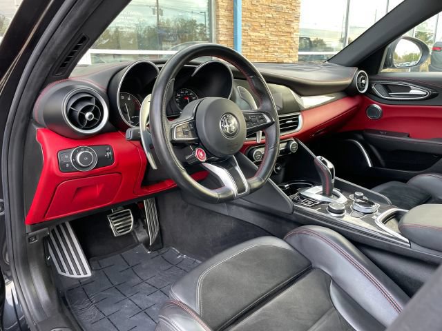 Used 2021 Alfa Romeo Giulia Quadrifoglio RWD image 2