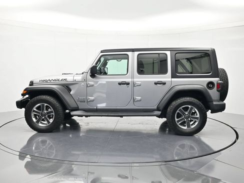 Used 2019 Jeep Wrangler Unlimited Sport w/ Technology Group AWD/4WD image 8