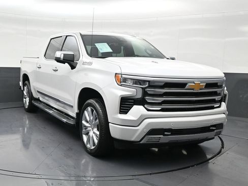 Used 2025 Chevrolet Silverado 1500 High Country w/ High Country Premium Package AWD/4WD image 7
