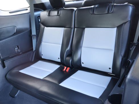 Used 2022 Ford Explorer XLT w/ Equipment Group 202A image 16