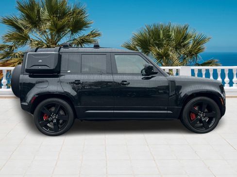 Used 2020 Land Rover Defender 110 X image 3