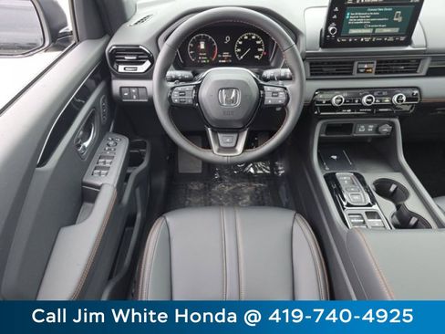 Certified 2025 Honda Pilot TrailSport image 23