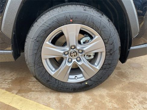 New 2025 Toyota RAV4 LE image 9