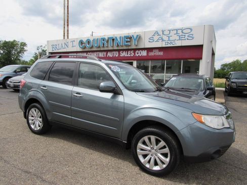 Used 2013 Subaru Forester 2.5X Limited AWD/4WD image 2