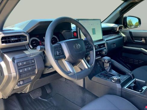 Used 2025 Toyota Tacoma TRD Off-Road AWD/4WD image 17