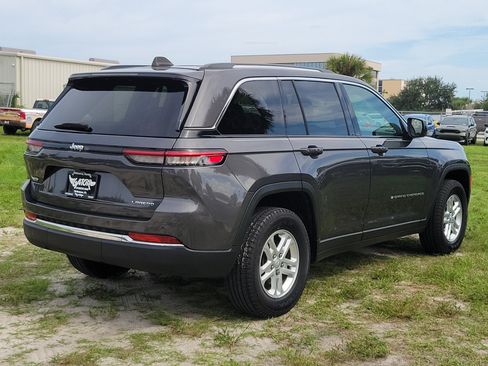 Used 2024 Jeep Grand Cherokee Laredo RWD image 4