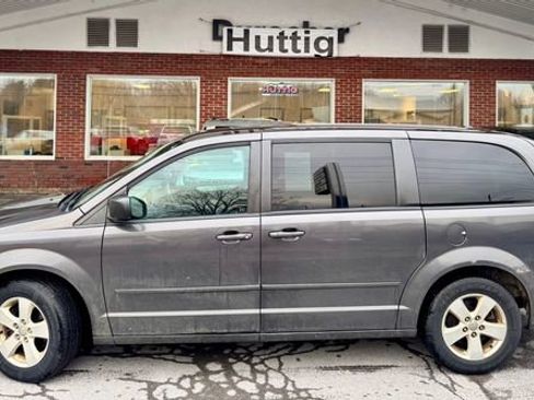 Used 2015 Dodge Grand Caravan SE w/ Quick Order Package 29E SE FWD image 2