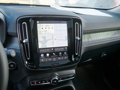 New 2026 Volvo XC40 B5 Ultra w/ Protection Package Premier image 15