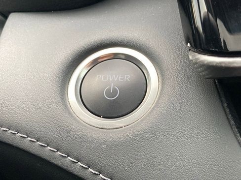 Used 2025 Toyota Highlander Platinum image 25