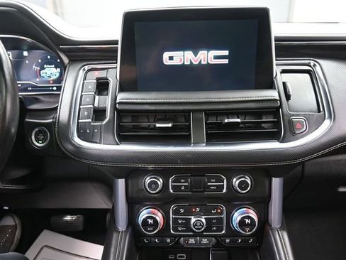 Used 2022 GMC Yukon XL SLT w/ SLT Premium Package image 10