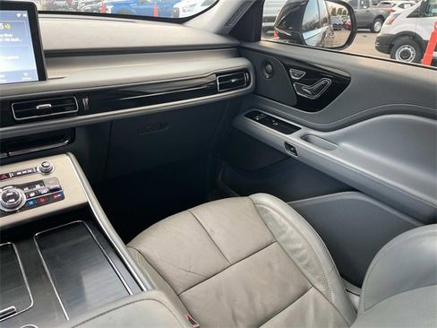 Used 2020 Lincoln Aviator Reserve w/ Equipment Group 201A image 16