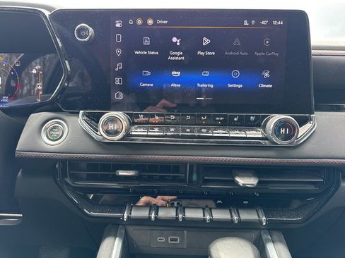 Used 2023 Chevrolet Colorado Z71 w/ Z71 Convenience Package 2 image 5