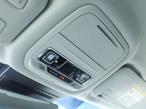 Used 2024 Lincoln Nautilus Premier AWD/4WD image 20