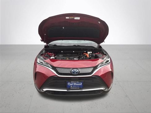 Used 2022 Toyota Venza XLE AWD/4WD image 3