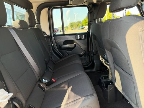 Used 2023 Jeep Gladiator Sport AWD/4WD image 36