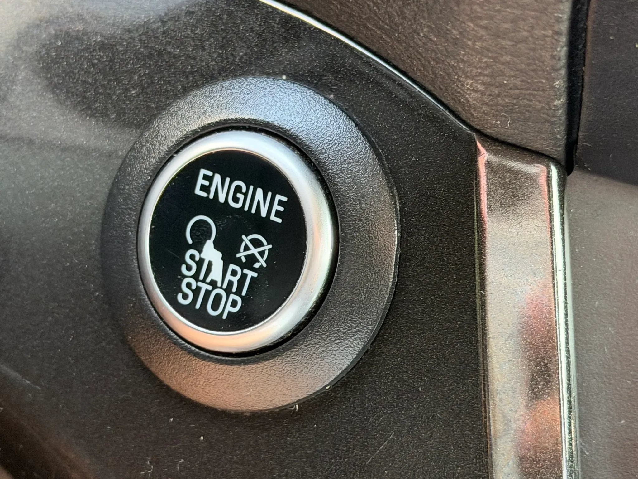 Used 2017 Ford Escape Titanium FWD image 33