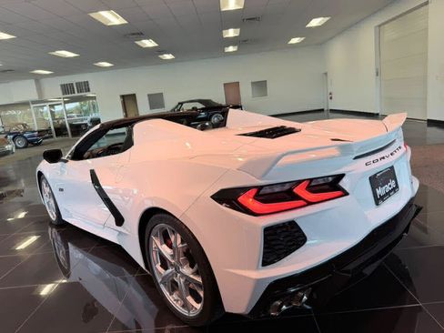 Used 2023 Chevrolet Corvette Stingray Premium Conv w/ Z51 Performance Package RWD image 6