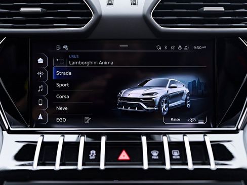 Used 2022 Lamborghini Urus image 81