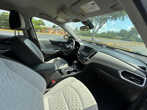 Used 2020 Chevrolet Equinox LS image 2