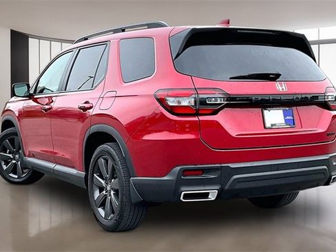 Used 2025 Honda Pilot Sport image 4