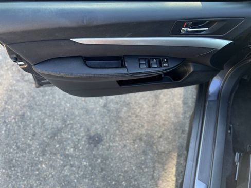 Used 2010 Subaru Outback 2.5i AWD/4WD image 15