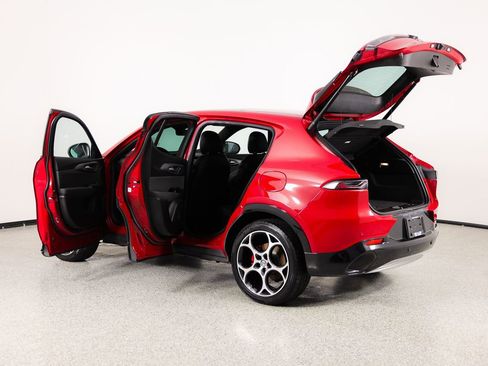 Used 2024 Alfa Romeo Tonale Ti w/ Premium Interior Package image 14