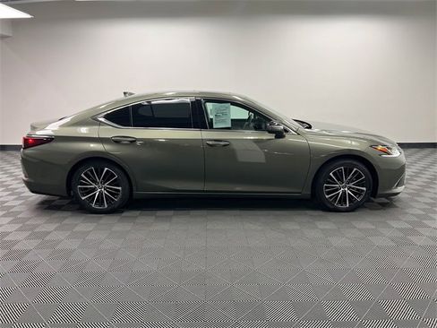 Certified 2024 Lexus ES 350 w/ Premium Package image 4