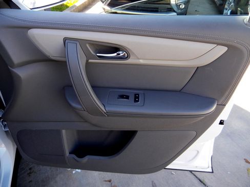 Used 2017 Chevrolet Traverse LT image 23