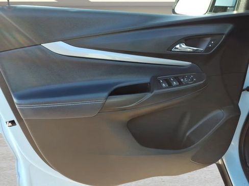 Used 2022 Chevrolet Bolt EUV LT w/ Convenience Package image 13