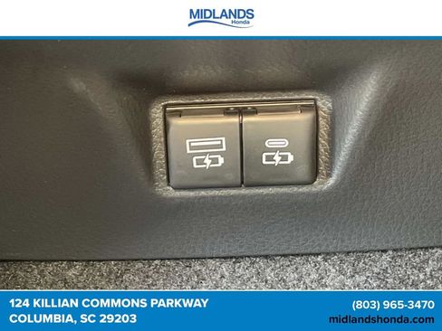 Used 2025 Toyota Camry SE FWD image 12
