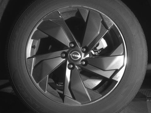 Used 2025 Nissan Rogue SV image 14