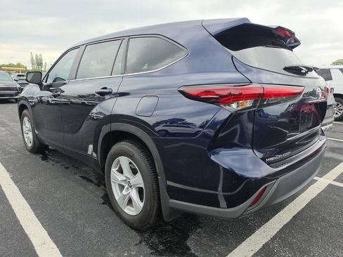 Used 2024 Toyota Highlander LE FWD image 13