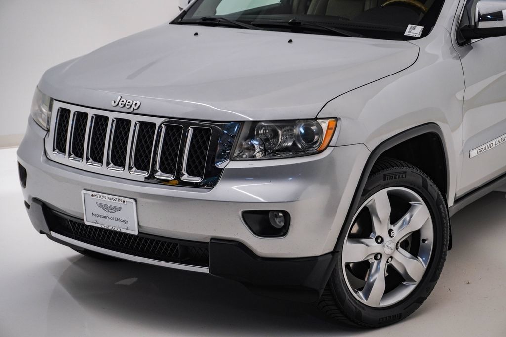 Used 2011 Jeep Grand Cherokee Overland AWD/4WD image 4