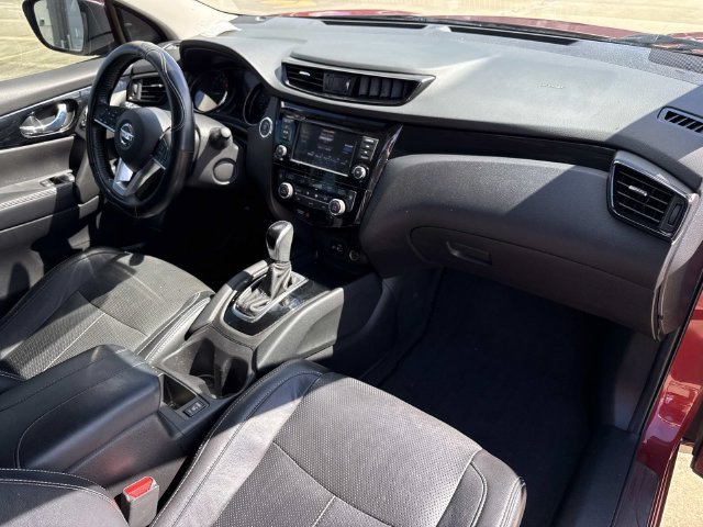 Used 2020 Nissan Rogue Sport SV w/ All-Weather Package FWD image 17