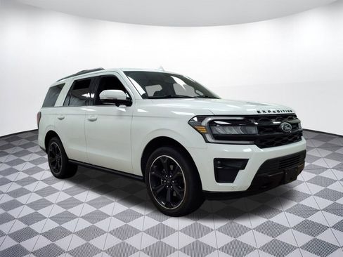 Used 2023 Ford Expedition Limited image 6
