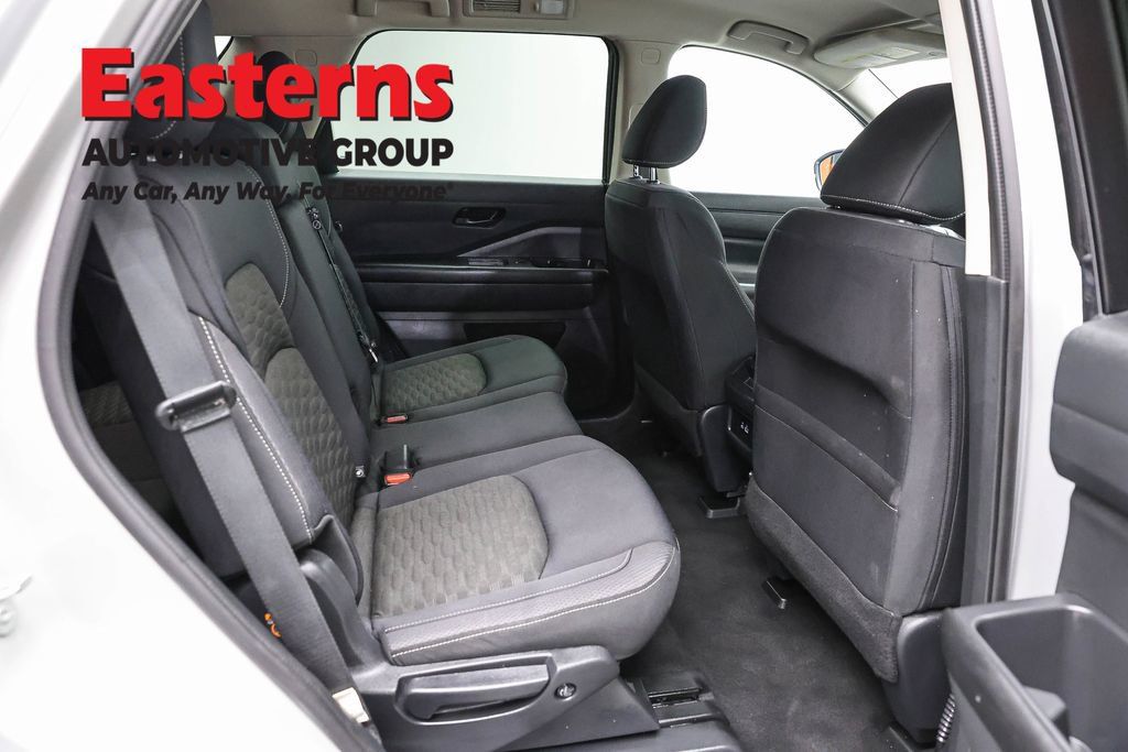 Used 2023 Nissan Pathfinder S AWD/4WD image 24