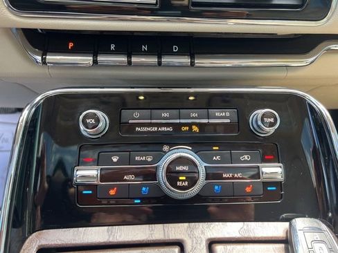 Used 2019 Lincoln Navigator Reserve image 38