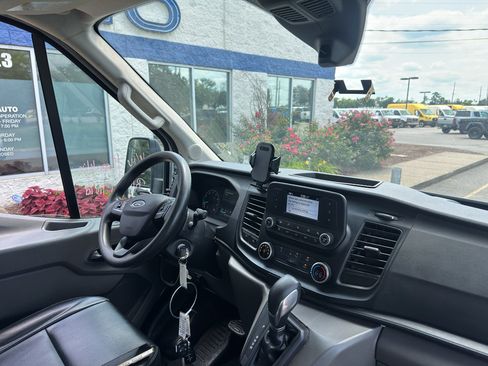 Used 2022 Ford Transit 350 DRW RWD image 12