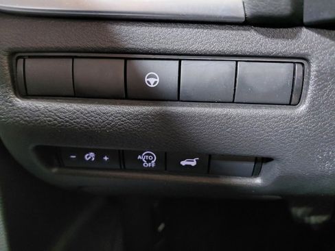 Used 2025 Nissan Rogue SV image 29