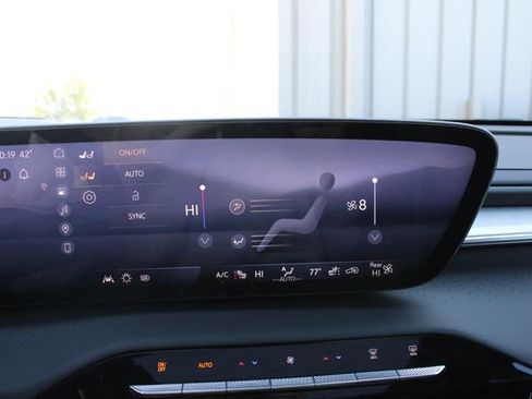 Used 2025 Buick Enclave Avenir w/ Trailering Package, 5000 lbs. image 17