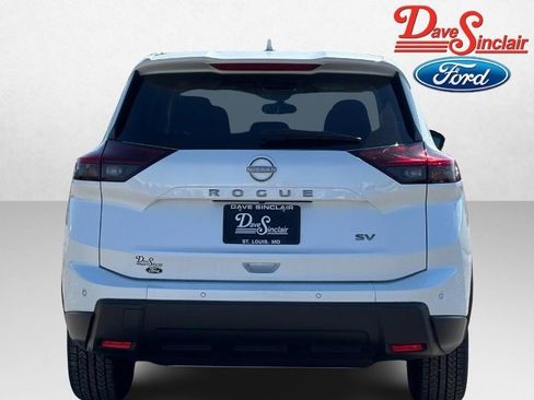 Used 2024 Nissan Rogue SV image 8