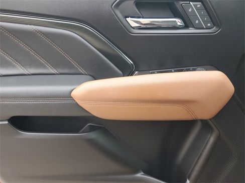 Used 2025 GMC Canyon AT4 w/ Nightfall Edition image 16