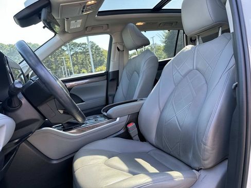 Used 2021 Toyota Highlander Platinum FWD image 25