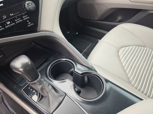 Used 2020 Toyota Camry SE w/ Carpet Mat Package FWD image 24
