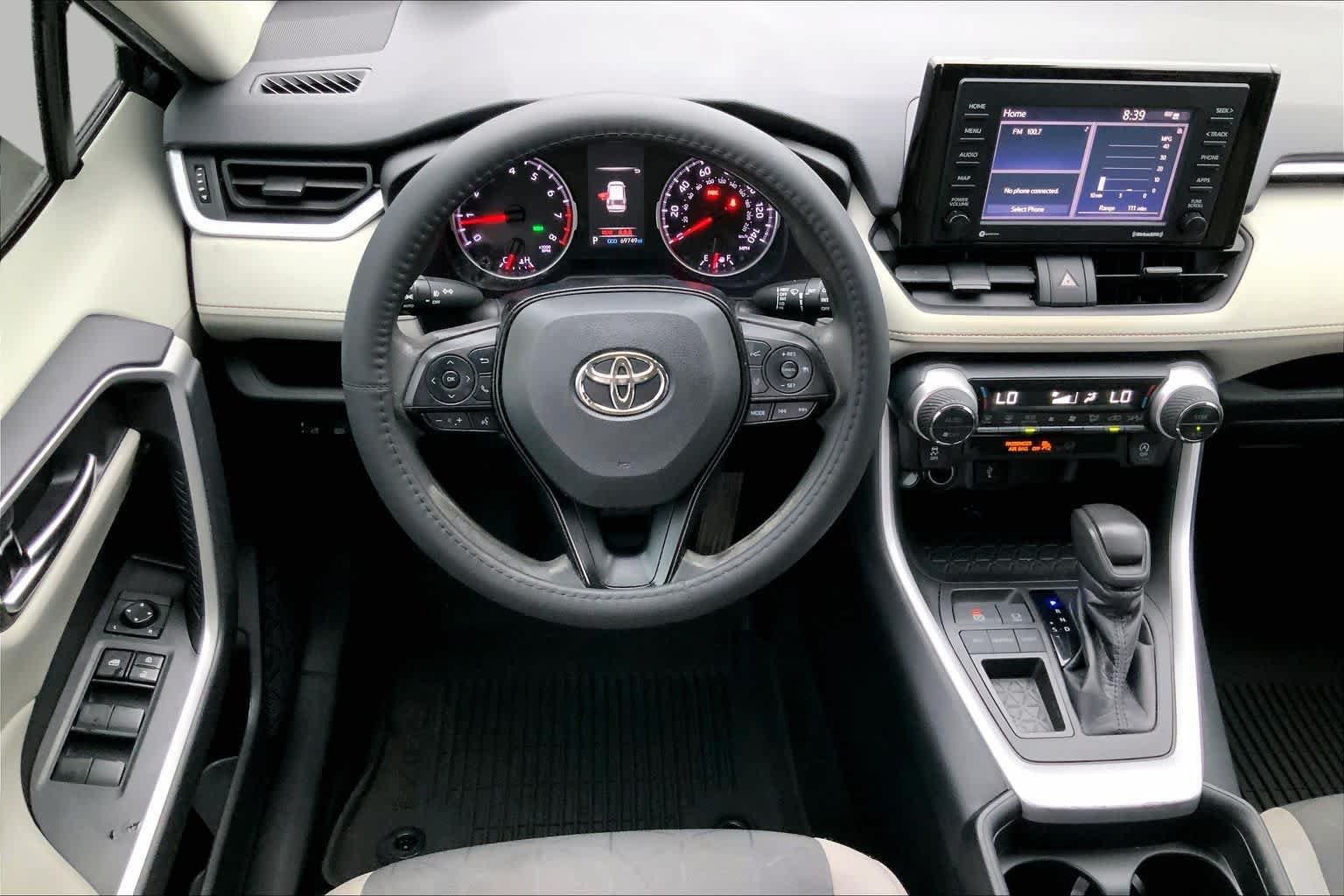 Used 2021 Toyota RAV4 XLE FWD image 6