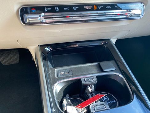 Used 2022 Mercedes-Benz GLB 250 4MATIC image 22