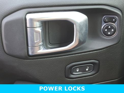 Used 2022 Jeep Wrangler Unlimited Sahara image 23