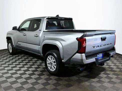 Certified 2025 Toyota Tacoma SR5 AWD/4WD image 5