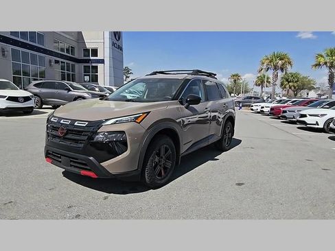 Used 2025 Nissan Rogue SV AWD/4WD image 33